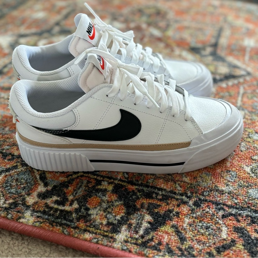Women’s Nike Legacy Lift